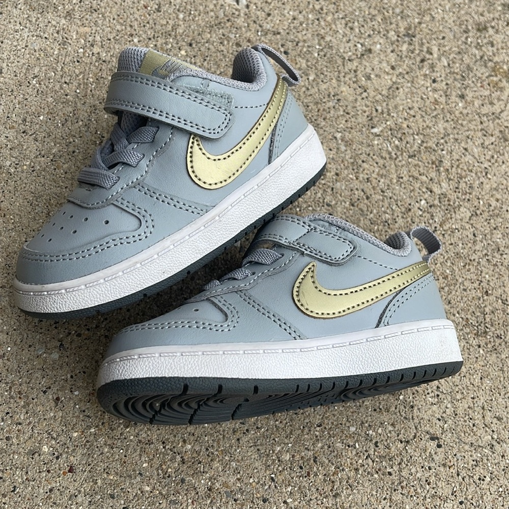 Toddler nike shoes size 6